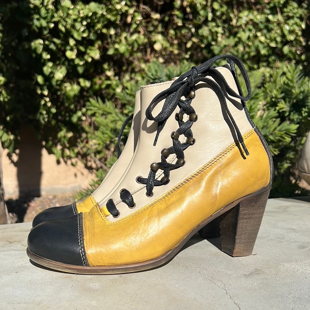 Pratesi Italian leather heeled lace-up bootie